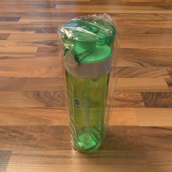New Yes Wellness Water Bottle Green - Picture 3 of 3
